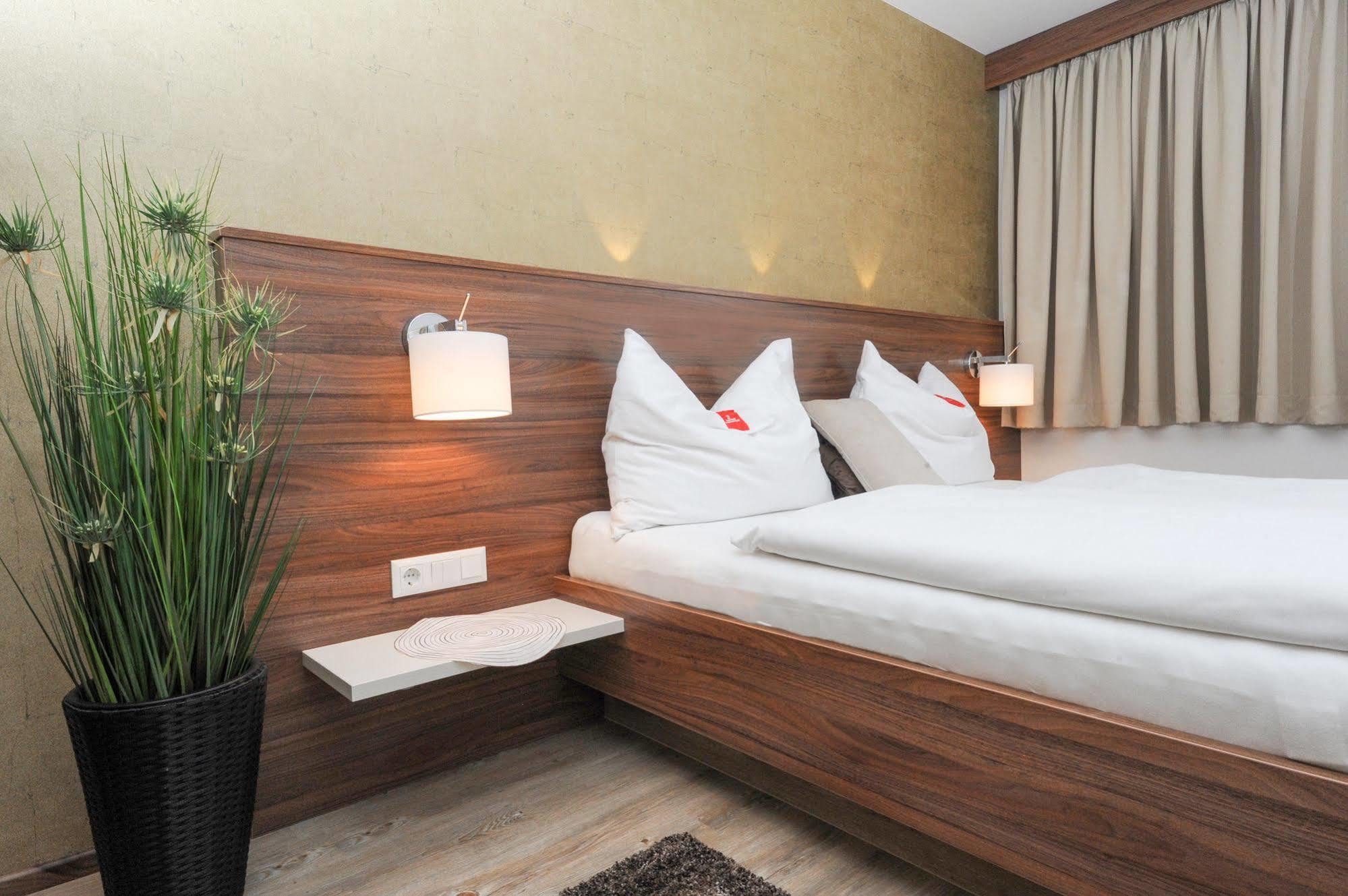 Hotel Restaurant Wallner I Contactless Check-In 상트발렌틴 외부 사진